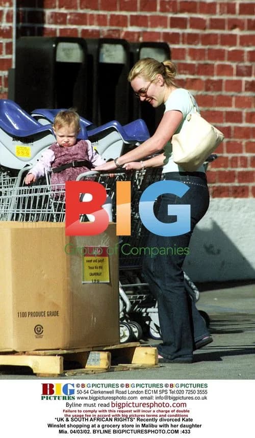 Kate Winslet shopping in Malibu with daughter