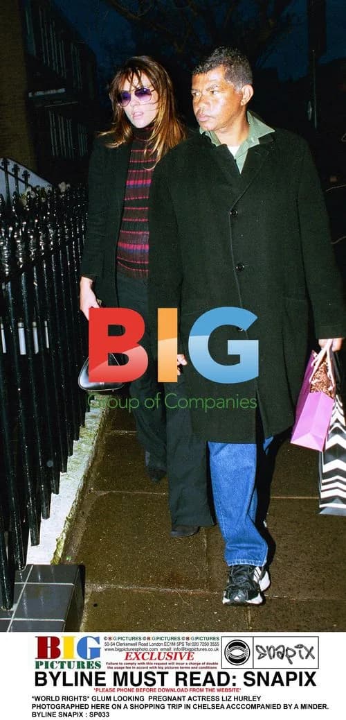 Liz Hurley Shops in Chelsea with Minder