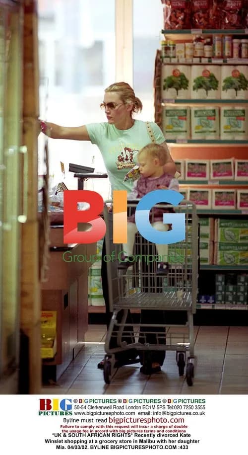 Kate Winslet shopping with daughter in Malibu