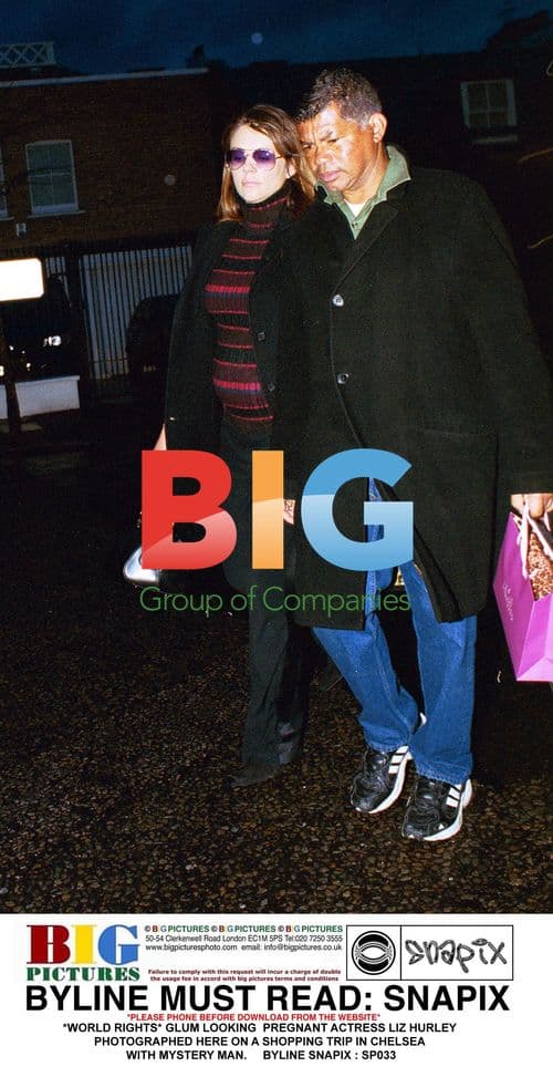 Pregnant Liz Hurley Shops in Chelsea