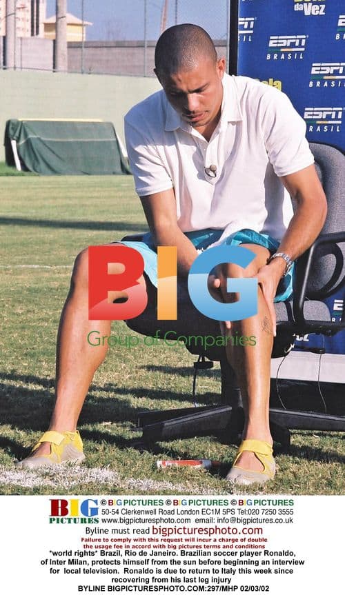 Ronaldo prepares for TV interview in Rio