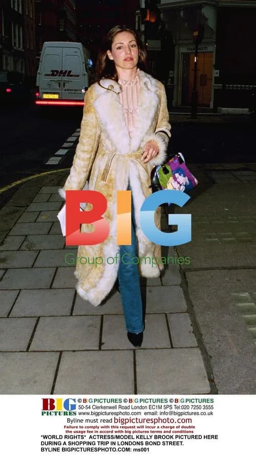 Kelly Brook Shopping in London