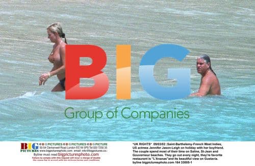 Jennifer Jason-Leigh on holiday in Saint-Barthelemy