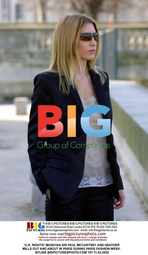 Paul McCartney & Heather Mills in Paris