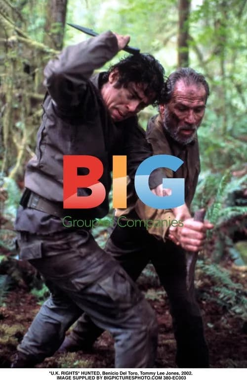 Benicio Del Toro and Tommy Lee Jones in "Hunted"