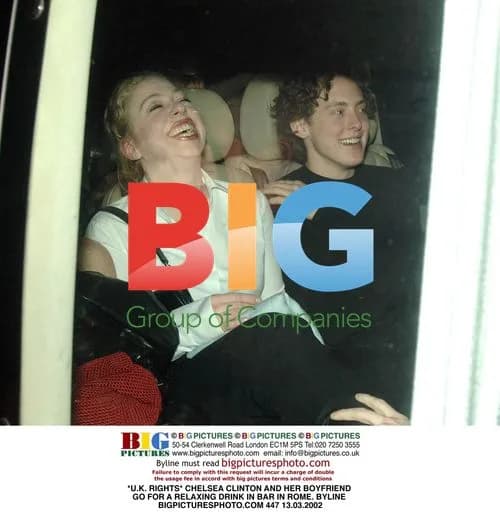 Chelsea Clinton and Boyfriend Relax in Rome Bar