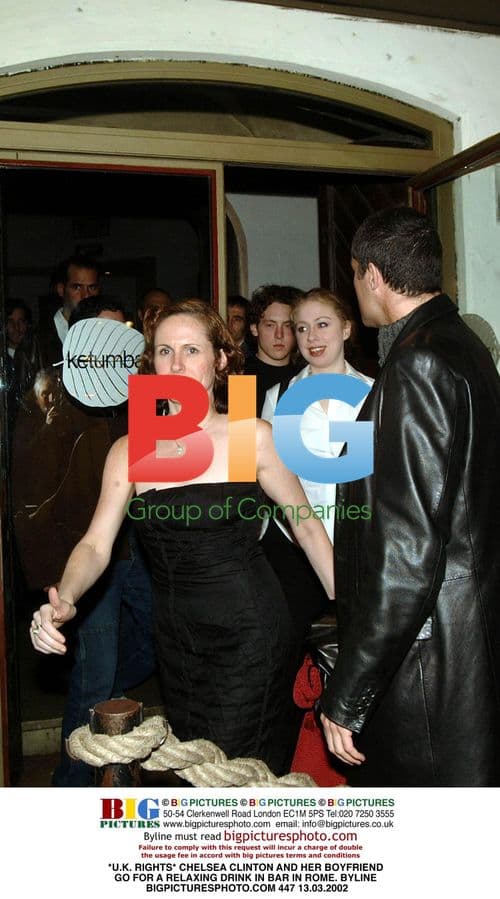 Chelsea Clinton and Boyfriend Drink in Rome