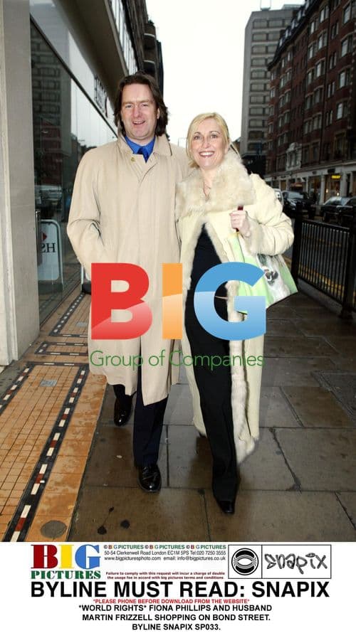 Fiona Phillips and Husband Shopping