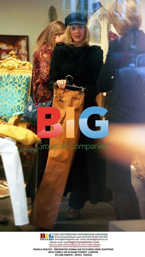 Donna Air shopping with family in London