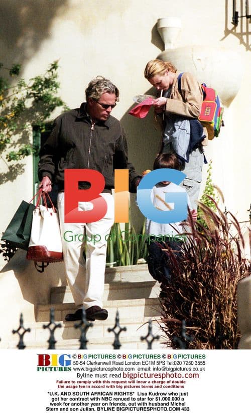 Lisa Kudrow and family out in public