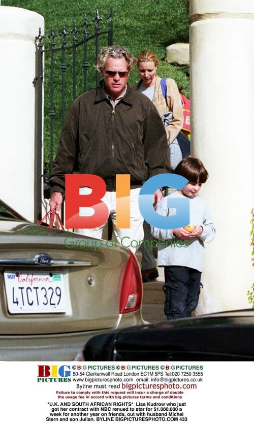 Lisa Kudrow out with family