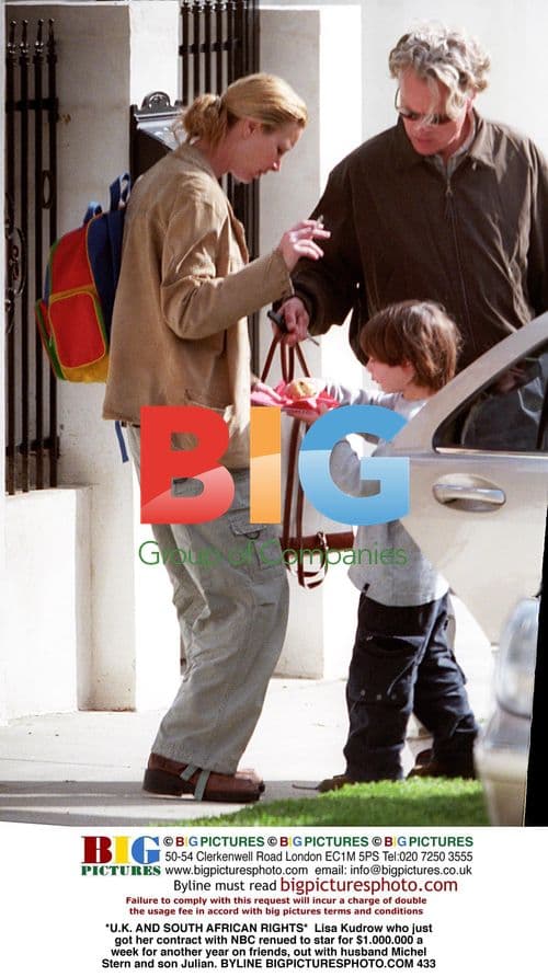 Lisa Kudrow with family