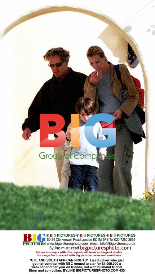 Lisa Kudrow Renewed for Friends