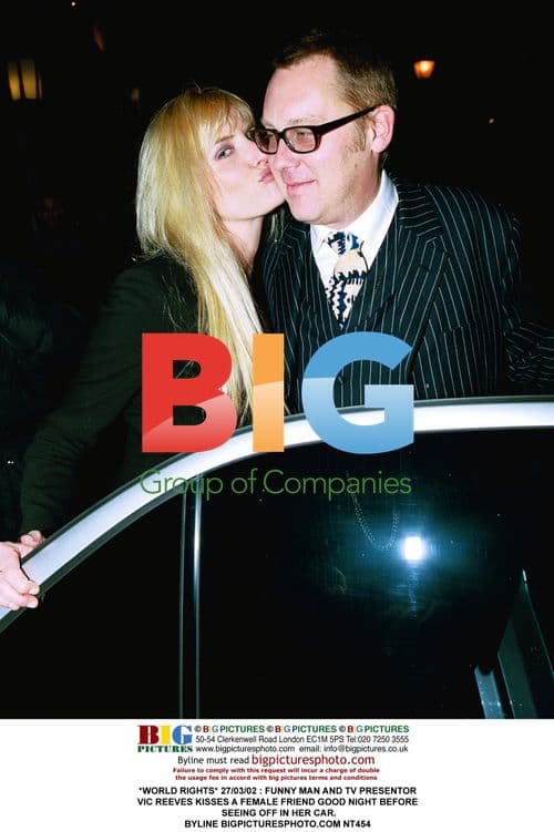 Vic Reeves kisses female friend goodbye