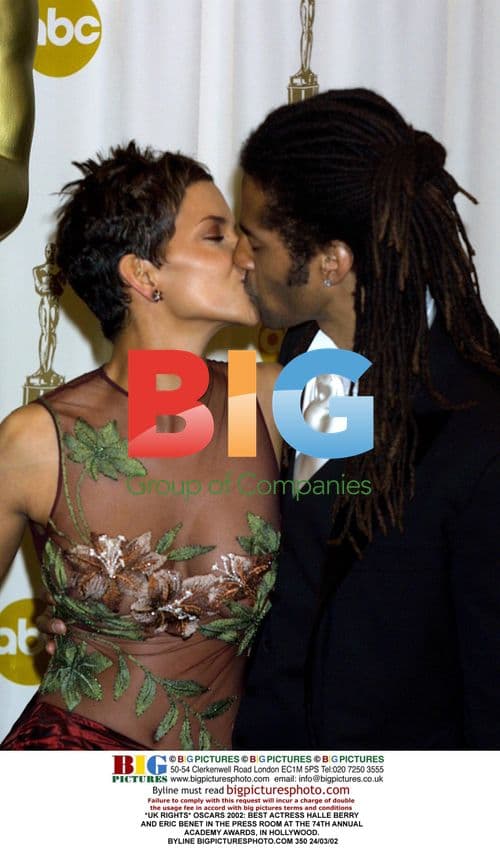 Halle Berry and Eric Benet at Oscars 2002