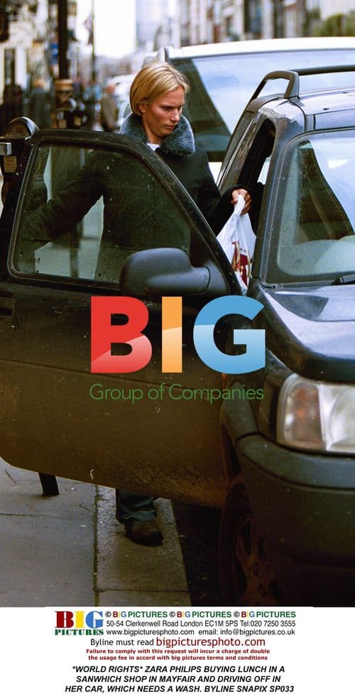 Zara Philips Buys Lunch in Mayfair