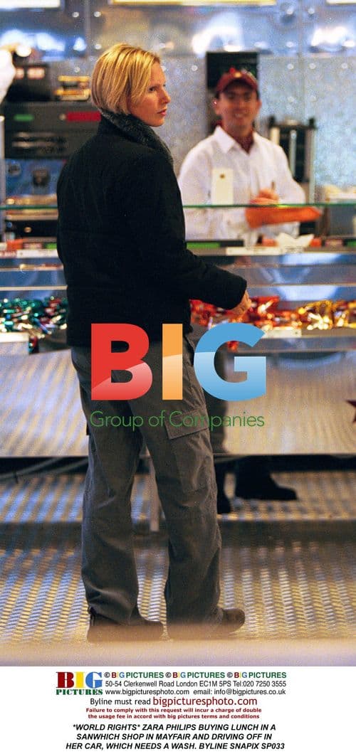 Zara Philips Buying Lunch in Mayfair