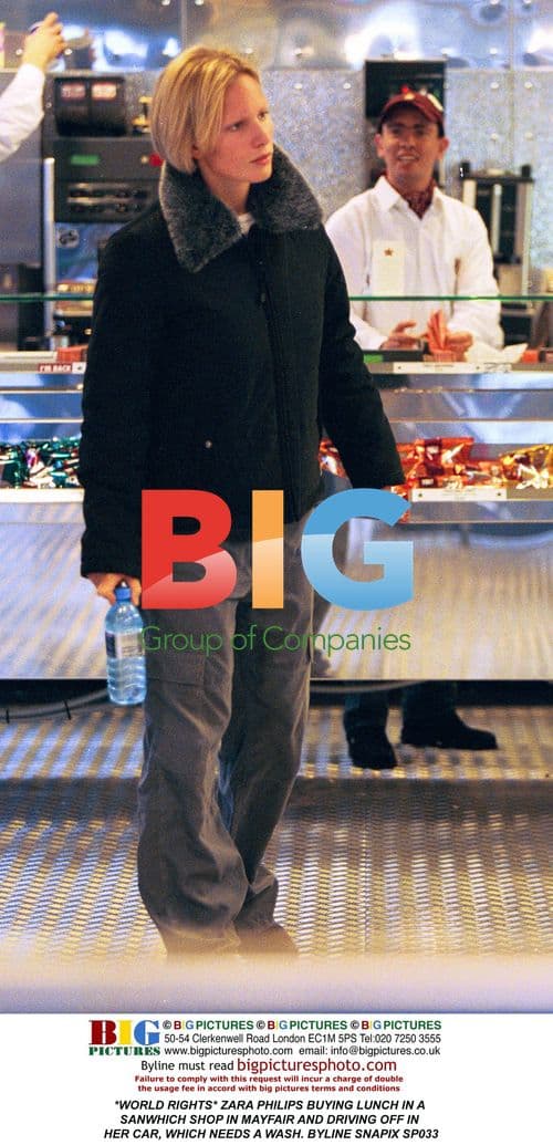 Zara Philips Buying Lunch in Mayfair