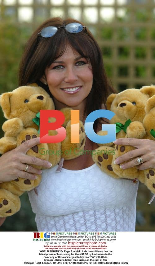 Linda Lusardi with giant teddy bear