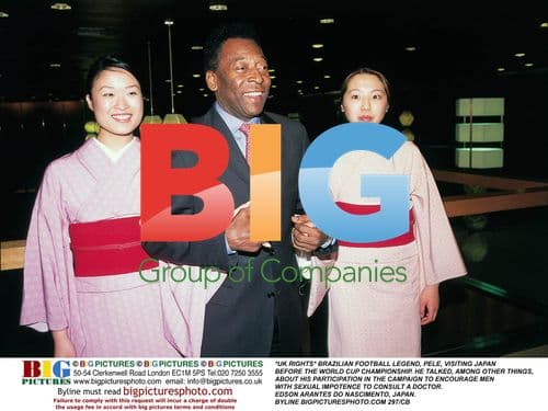 Pele Visits Japan Before World Cup