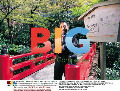 Pele Visits Japan Before World Cup