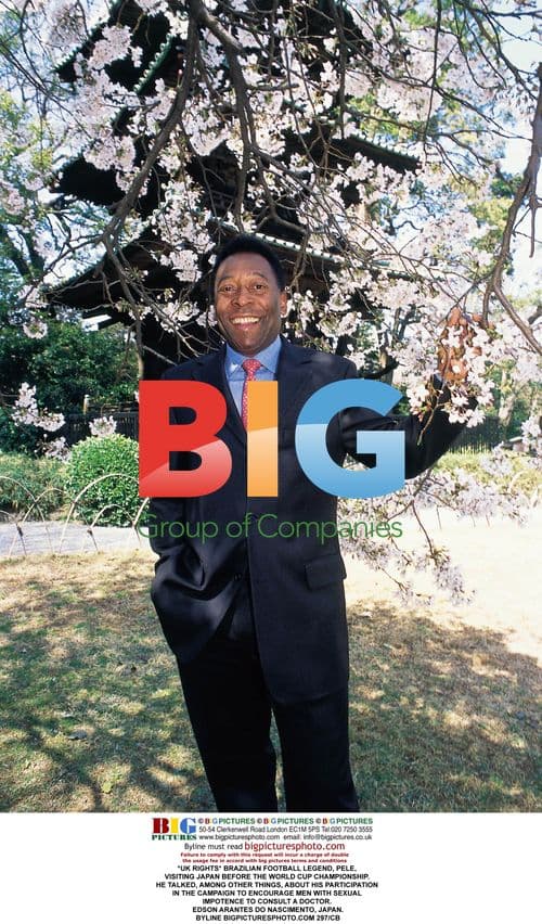 Pele Visiting Japan Before World Cup