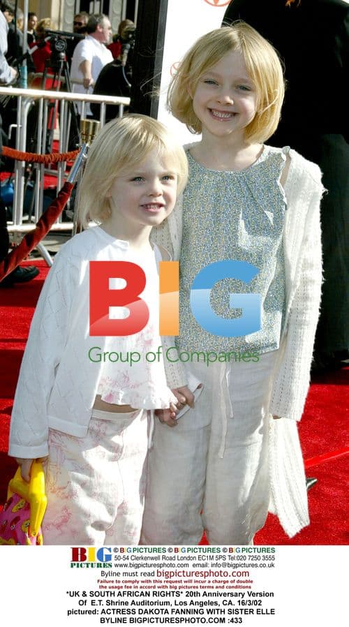 Dakota Fanning and Sister Elle at ET Premiere