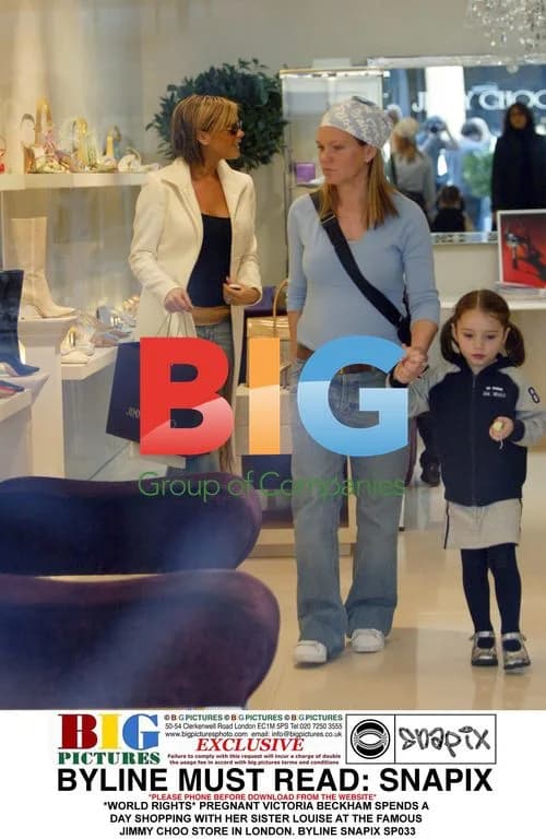 Victoria Beckham Shopping with Sister