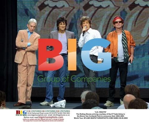 The Rolling Stones arrive by blimp for 2002-2003 tour