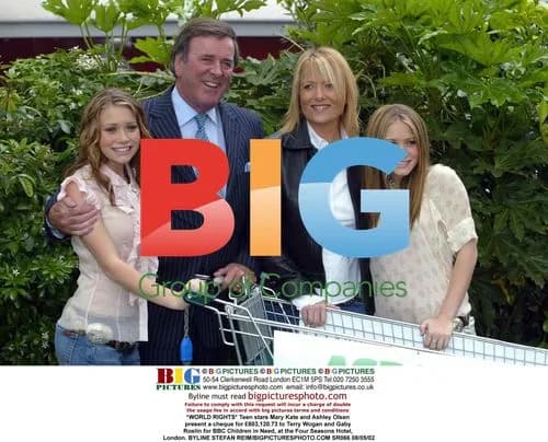 Olsen Twins Present Charity Donation