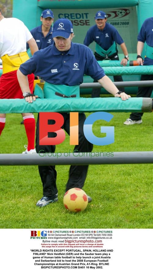 Nick Heidfeld and Sauber team play table football