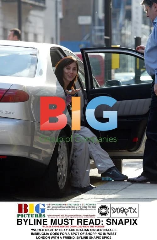 Natalie Imbruglia Shopping in London