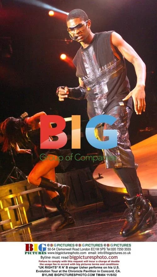 Usher performs on U.S. Evolution Tour