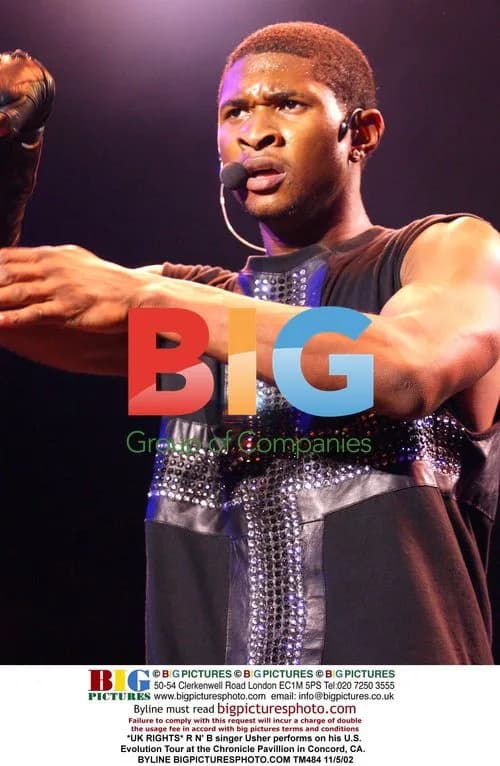Usher performs on Evolution Tour