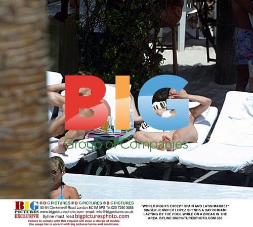 Jennifer Lopez Relaxes in Miami