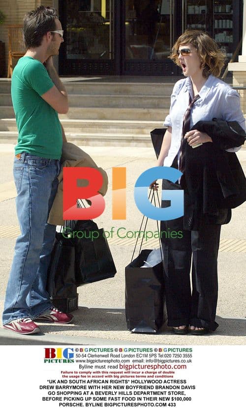 Drew Barrymore Goes Shopping With Boyfriend