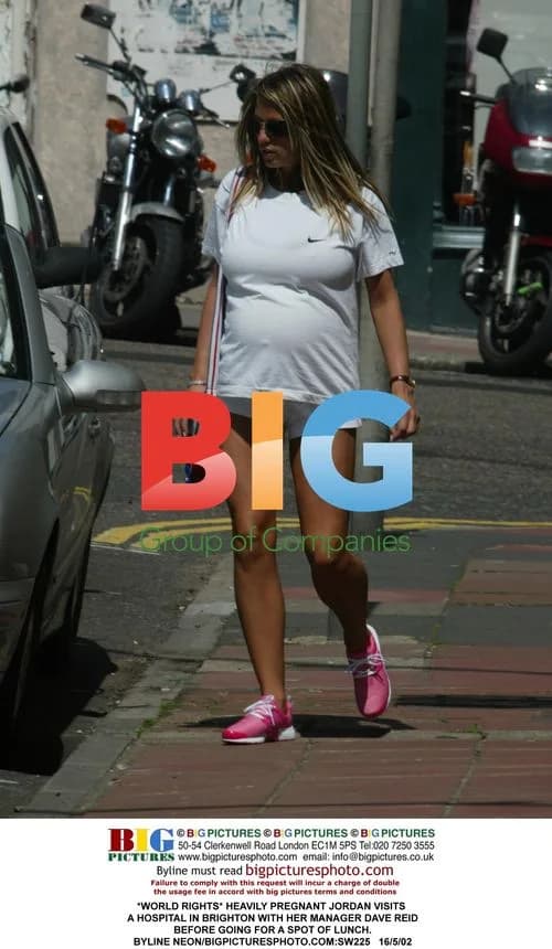 Pregnant Jordan Visits Hospital in Brighton