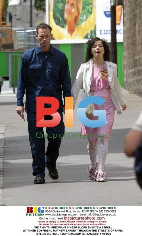Bjork and Mathew Barney stroll in Paris