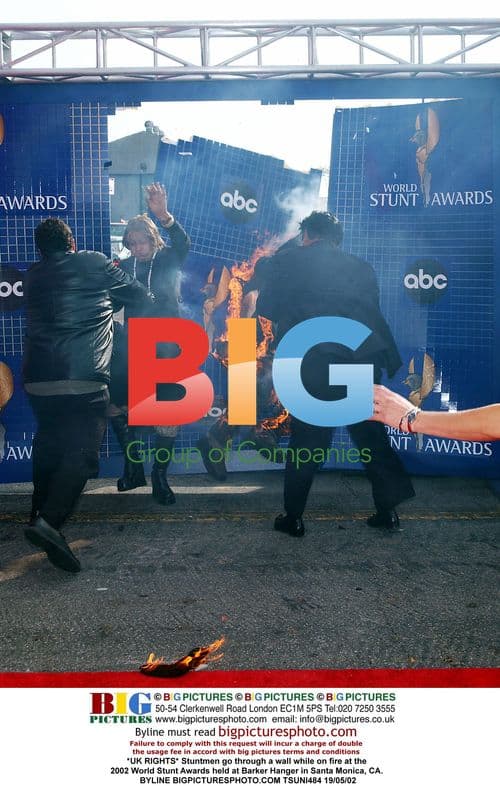 Stuntmen on fire go through wall at 2002 World Stunt Awards