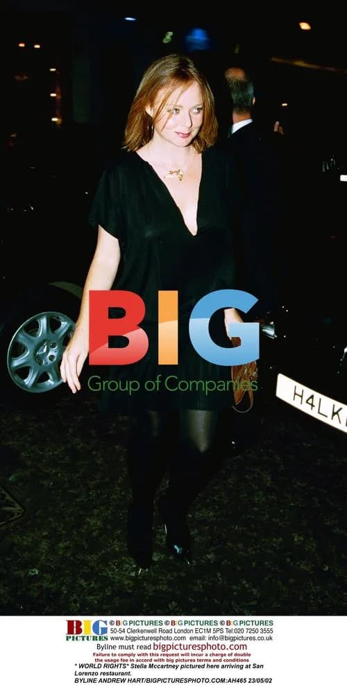 Stella McCartney arrives at San Lorenzo restaurant