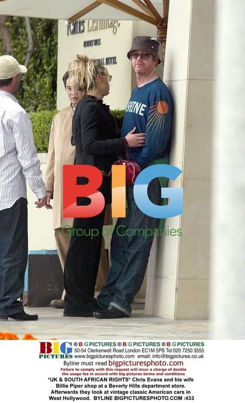 Chris Evans and Billie Piper shop and view classic cars