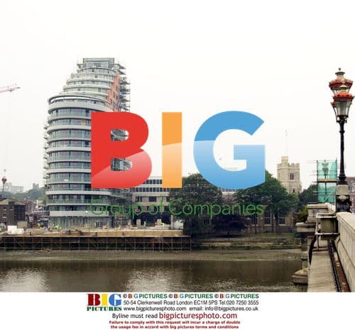 SINGER GERI HALLIWELL BUYS PUTNEY WHARF APARTMENT