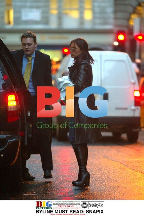 Victoria Beckham Out Shopping with Family