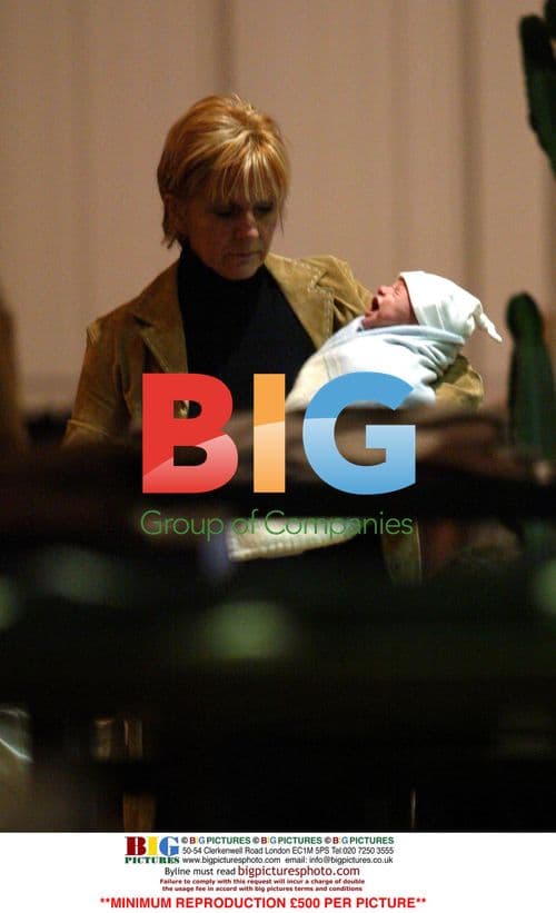 Victoria Beckham Shopping with Family