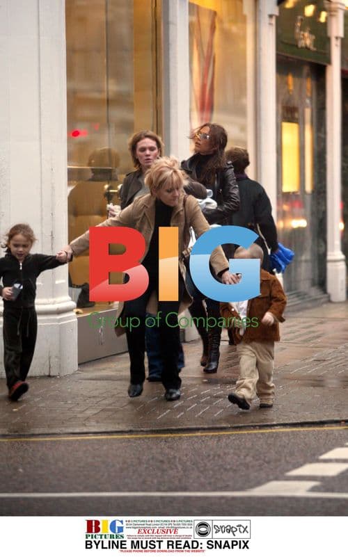 Victoria Beckham Shopping with Family