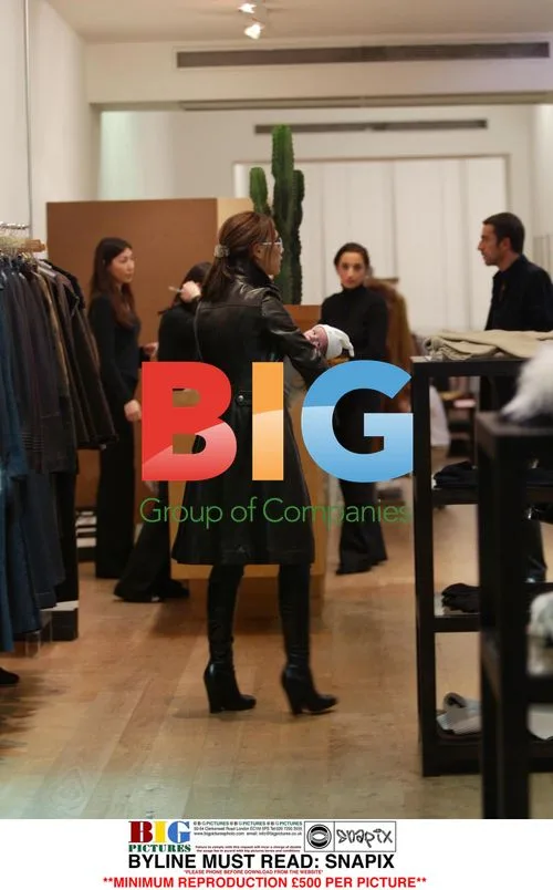 Victoria Beckham Shopping with Family