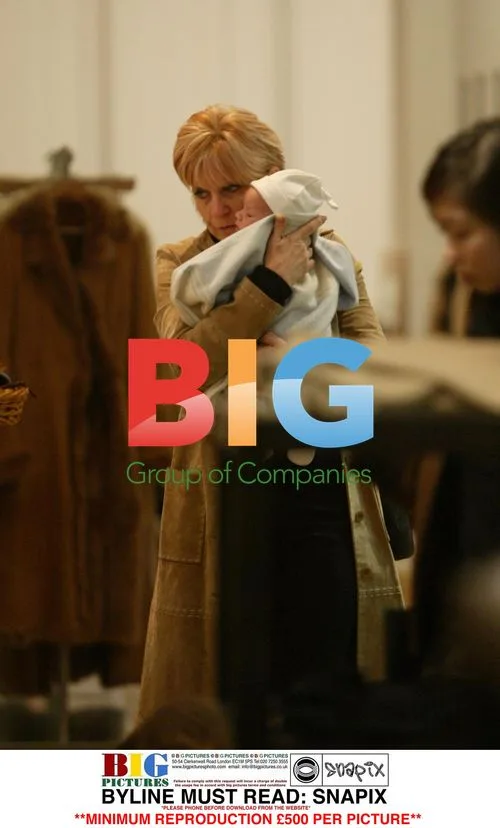 Victoria Beckham Shopping with Family