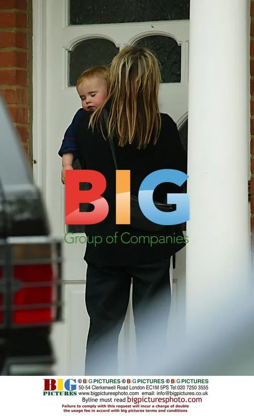 Nicole Appleton with tired son Gene