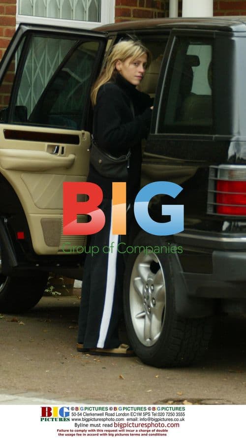 SINGER NICOLE APPLETON WITH TIRED SON GENE