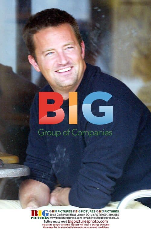 Matthew Perry makes faces with cigarettes